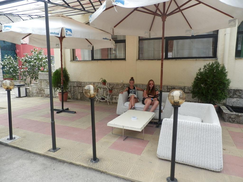 בלצ'יק Olimpia Supersnab Hotel מראה חיצוני תמונה